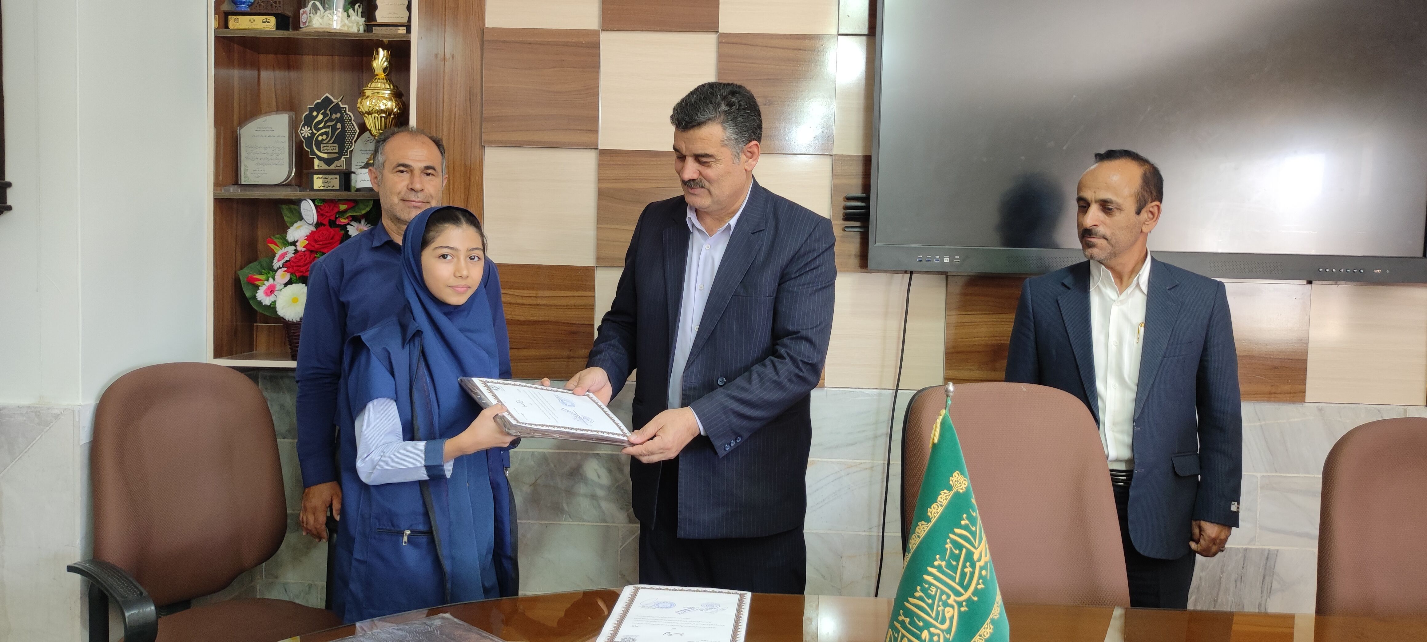 تجلیل مدیر آموزش و پرورش شهرستان شیروان از خبرنگاران پانا