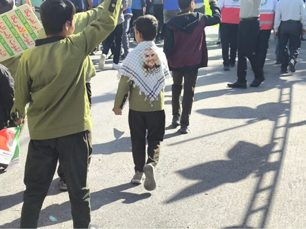 حضور پرشور دانش‌آموزان مدارس خاتم در راهپیمایی ۱۳ آبان 