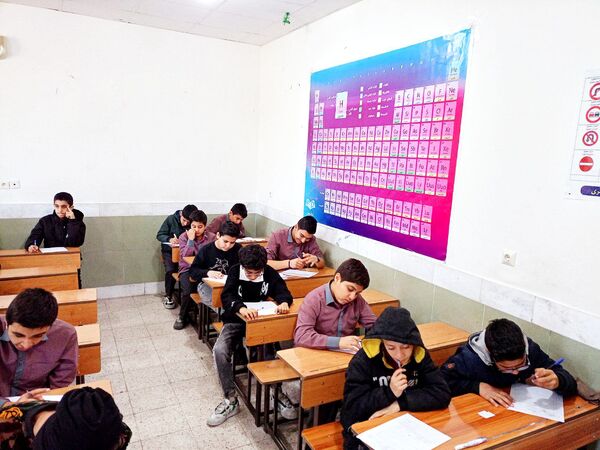برگزاری امتحانات نوبت اول در دبیرستان میثاق کاشمر