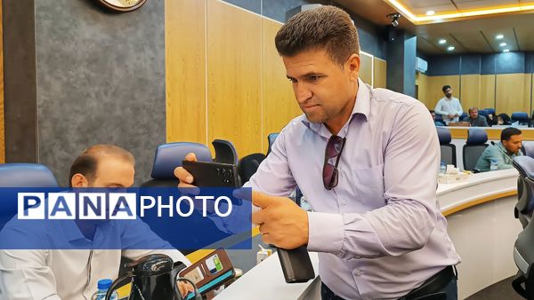 نشست خبری نماینده بویراحمد دنا و مارگون با خبرنگاران 