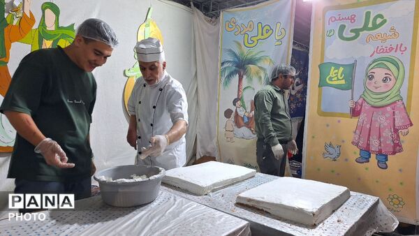  کیک ۱۴ متری کام شهروندان را شیرین کرد