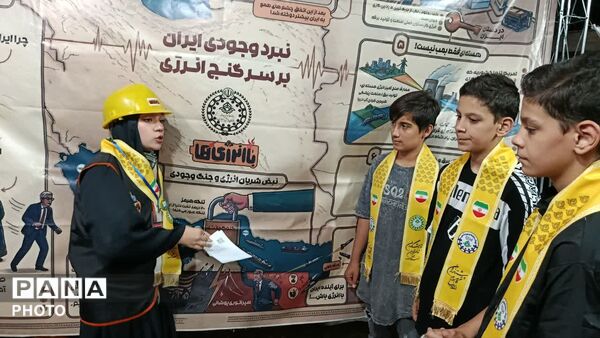 بازدید مشاور وزیر در امور تشکل‌های دانش‌آموزی از موکب «باانرژی ها» در قم