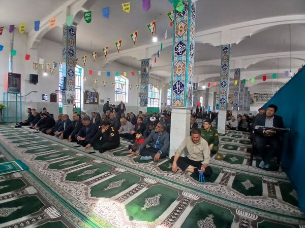 حضور در نماز جمعه، نشانه اتحاد و همبستگی 