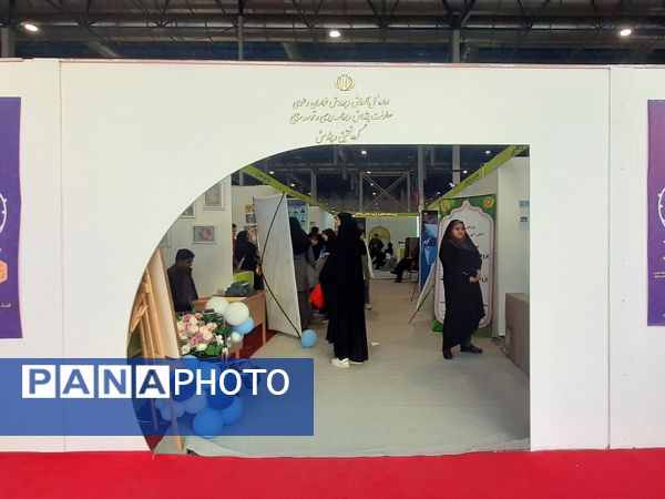 روز دوم نمایشگاه پژوهش و فناوری همزمان با هفته پژوهش در مشهد 