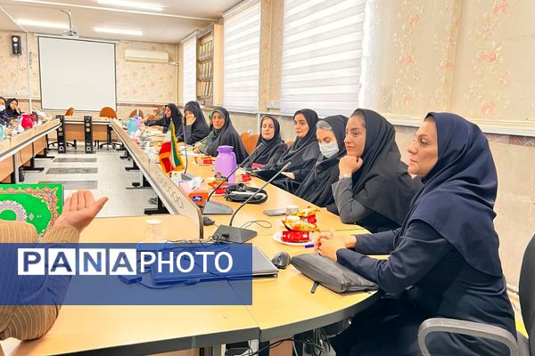 برگزاری جلسه طرح تقویت سلامت روان در دانش آموزان و اولیا مربیان با محوریت آموزش پیشگیری از آسیب های اجتماعی در شهرستان قدس