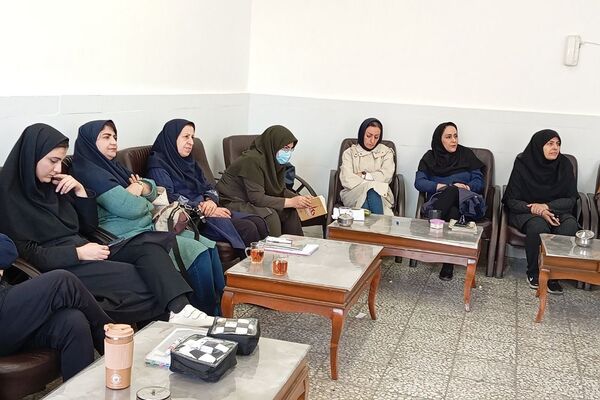 نشست کتابخوان مدرسه‌ای در دبیرستان دخترانه جوادالائمه بهارستان‌دو