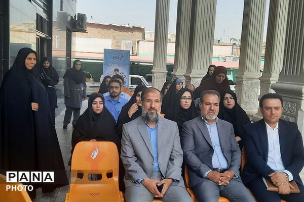 کاشت نهال به یاد شهدای میناب با شعار امنیت، سلامت با صیانت از محیط زیست در ناحیه دو شهرری 