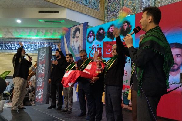 مراسم تشییع پیکر پاک شهید اکبر عنایتی در گلزار شهدای ملارد