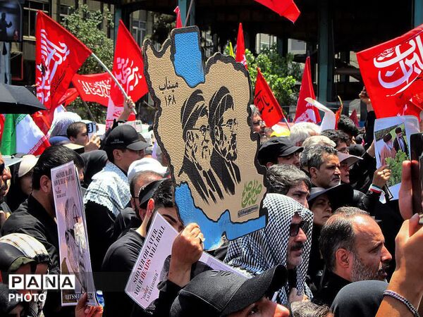 مراسم بدرقه و تشییع آقای شهید ایران در تهران 