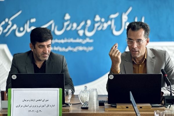 تقدیر از عوامل اجرایی جشنواره ملی طراحی و دوخت لباس دانش‌آموزی با حضور انجمن اولیا‌ و مربیان استان مرکزی