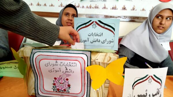 دانش‌آموزان دبیرستان گوهرشاد؛ پیشگامان مشارکت و مسئولیت‌پذیری