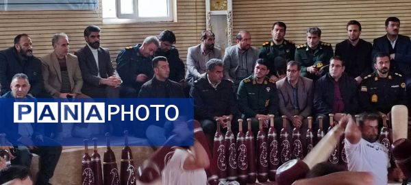 نواختن زنگ زورخانه ای و پهلوانی در شهرستان سلسله 