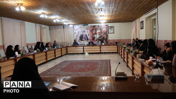 نشست کارشناسان فرهنگی مناطق ۱۹ گانه تهران در اردوگاه ابوذر