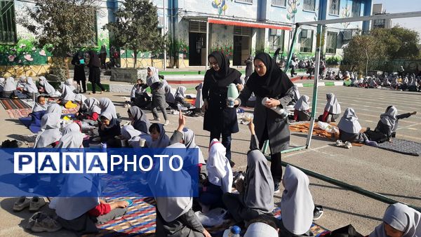 صبح پرانرژی با صبحانه سالم در دبستان نیایش