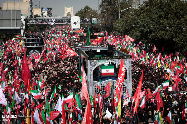مراسم تشییع پیکر مطهر رهبر شهید انقلاب در تهران - 3