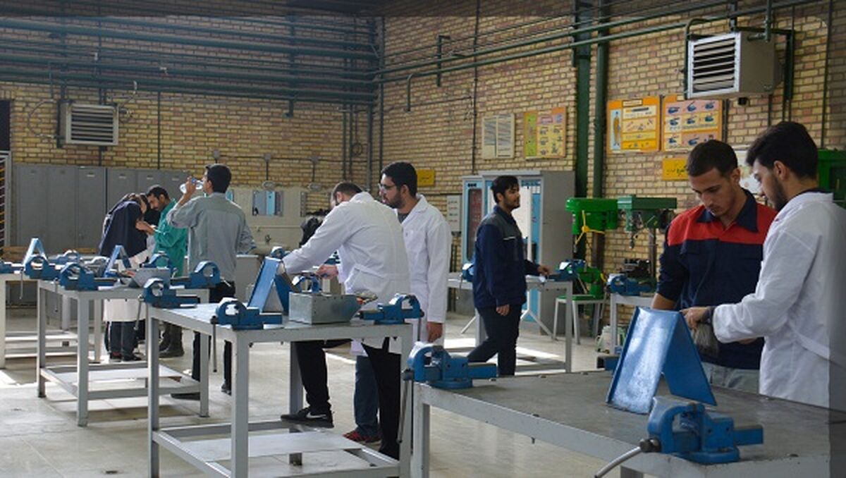 دانش‌آموزی که در کنار درس در فعالیت‌های فرهنگی نیز بدرخشد، شایسته‌ فرصت‌های بیشتر‌خواهد بود