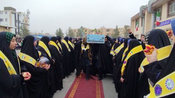 وداع با شهید گمنام در دبیرستان بی بی سلطنت قفلی ناحیه  مشهد مقدس