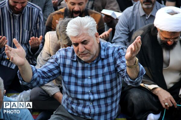 مراسم قرائت دعای عرفه با حضور مسئولین استان و قشرهای مردم در همدان 