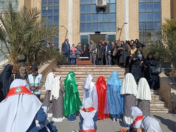 برافراشته شدن پرچم ایران در اداره آموزش و پرورش منطقه ۱۰