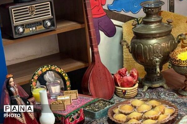 حضور مسئولان ناحیه دو شهرری در مراسم جشن عاطفه‌های دبستان پانزده خرداد 