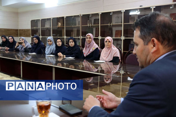 بازدید مدیر آموزش و پرورش اسلامشهر از بازارچه خیریه دبستان شاهد فاطمه زهرا(س)