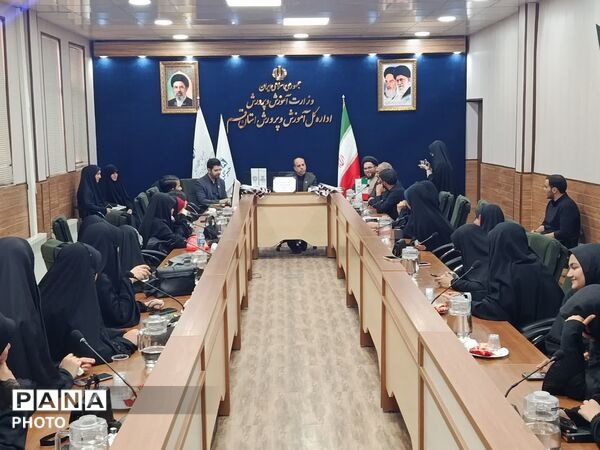 نشست صمیمی خبرنگاران پانا با مدیرکل آموزش و پرورش قم