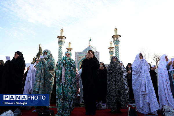 نماز عید فطر - امامزاده پنج تن لویزان