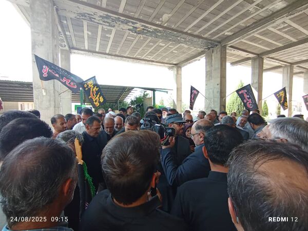 میثاق استاندار و مسئولان استانی با شهدا در سفر به زرقان