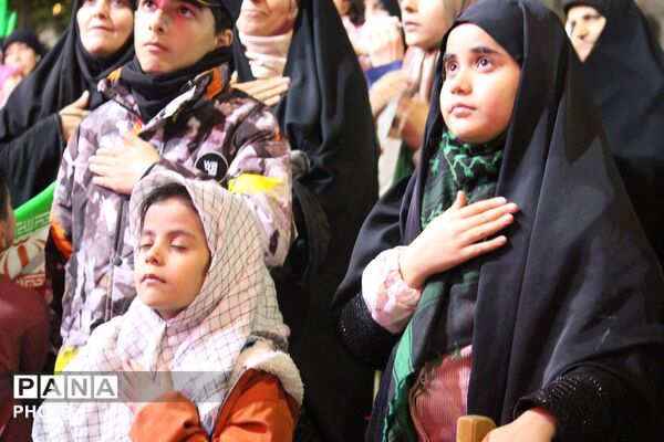 خیابان‌ها بیدارند، ملت در کنار وطن