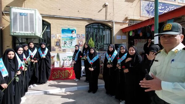 آیین گرامیداشت هفته دفاع مقدس در دبیرستان حضرت زهرا ناحیه ۶