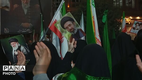 حماسه سازی مردم نیشابور در بیستمین شب از راهپیمایی های مردمی بلوار فضل 