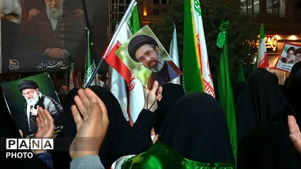حماسه سازی مردم نیشابور در بیستمین شب از راهپیمایی های مردمی بلوار فضل 