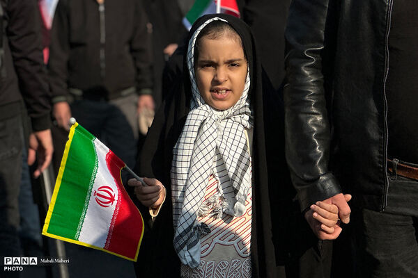 مراسم بیعت با سومین رهبر انقلاب در تهران - 1