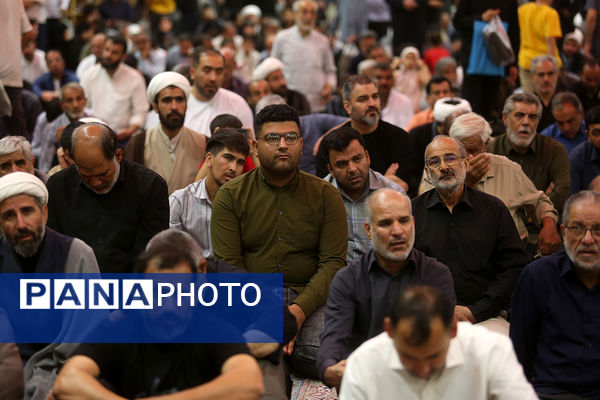 اجتماع لبیک یا حسین(ع) و گرامیداشت شهدای 15 خرداد در حرم حضرت معصومه(س)