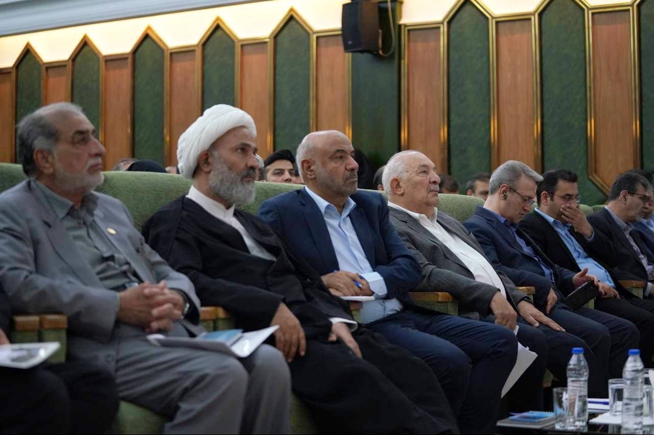 اقتصاد ایران با واگذاری مدیریتی بنگاه‌ها و تمرکززدایی نجات پیدا می‌کند