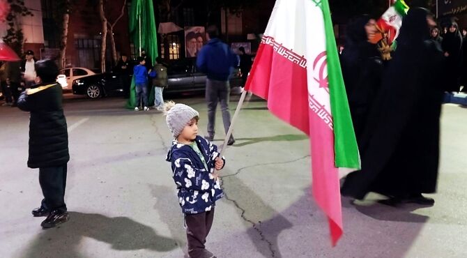 وحدت قلب‌ها زیر پرچم وطن در میدان امام خرم آباد