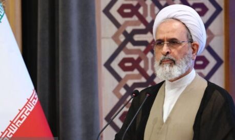 آموزش و پرورش نسل جدید را با فرصت‌ها و تهدیدهای فضای مجازی آشنا سازد