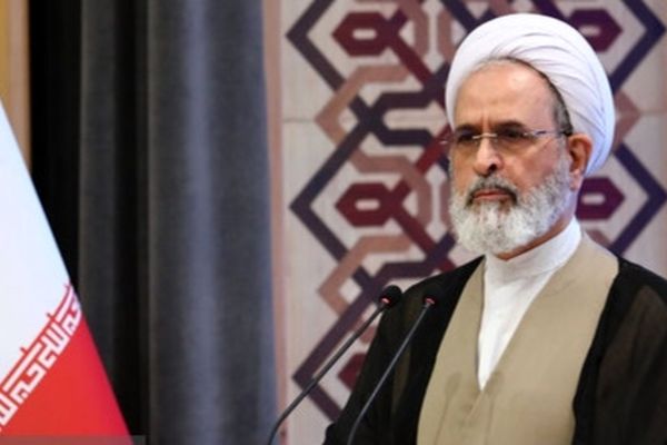 آموزش و پرورش نسل جدید را با فرصت‌ها و تهدیدهای فضای مجازی آشنا سازد