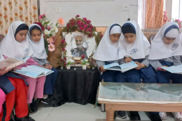 یادواره شهید حاج قاسم سلیمانی در مدرسه ۲۲بهمن دوره اول شهرستان آباده