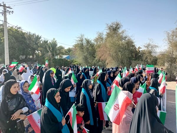 جشن پیروزی انقلاب در فین