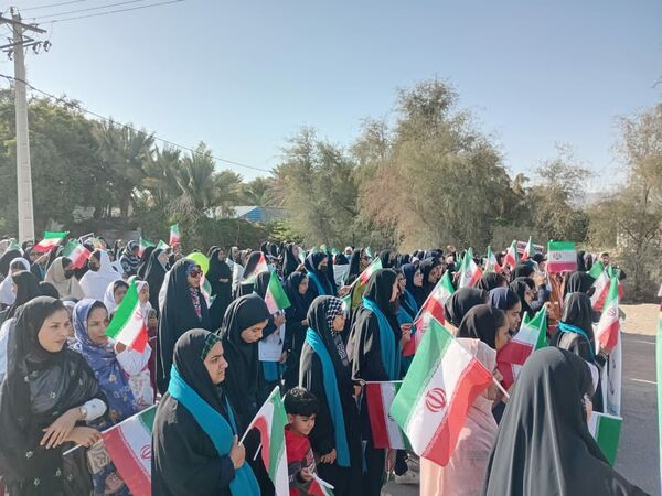 جشن پیروزی انقلاب در فین