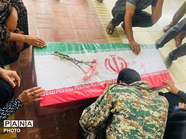 بدرقه ۱۶۸ دانش‌آموز شهید در عزای عمومی هرمزگان