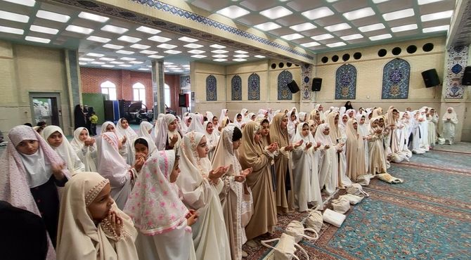 جشن تکلیف دانش‌آموزان مدرسه نصرت مظاهری1 ناحیه چهار کرج  