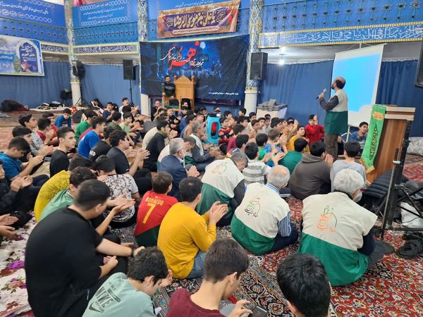 اعتکاف دانش‌آموزی در مسجد جامع قائمشهر