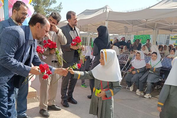 جشن شکوفه‌ها در قرچک