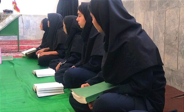 برگزاری محفل انس با قرآن در دبیرستان فیاض