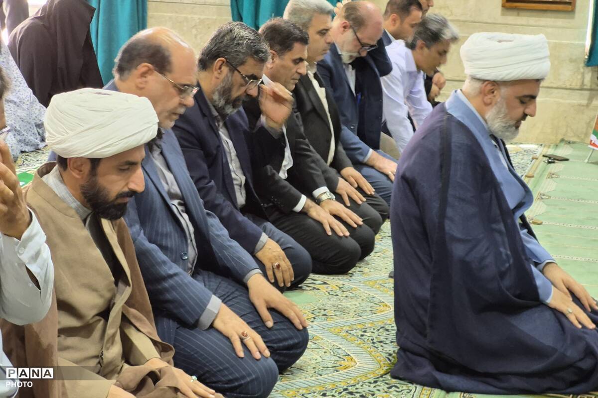 نخستین نماز جماعت سال تحصیلی در ناحیه یک شیراز