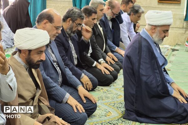 نخستین نماز جماعت سال تحصیلی در ناحیه یک شیراز