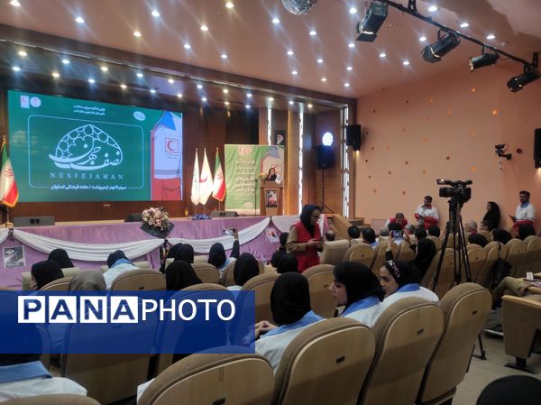 اولین کنگره دبیران استانی کانون‌های دانشجویی هلال احمر 