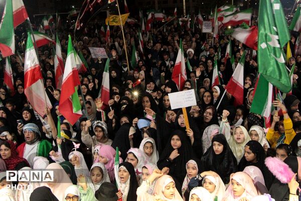  تقدیر از نخبگان آینده‌ساز اسلامشهر، در حاشیه تجمعات شبانه